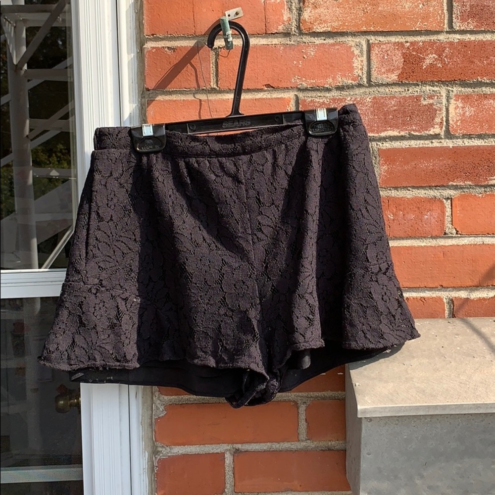 Lace shorts with liner